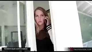 خطوة أمي مع المغفلون المثاليين إيمانويل شوارز يأتي المنزل في الوقت المناسب لزوجها لمعاقبة لها