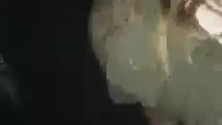 زوجات مثيرة تدمرها رجل واحد في حفلة جنس خام