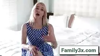 الخادمة زوي تمتلئ مهبلها الضيق من قبل صاحب العمل