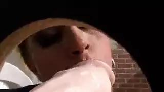 بوصلة القضيب المسحورة تقود إلى سحرها الآثم