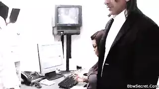 في سن المراهقة الغش على صديقها مع رجل أسود