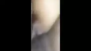 سحاقيات ساخنات يتشاركن سيجارة ثم يتشاركن النشوة بألسنتهن
