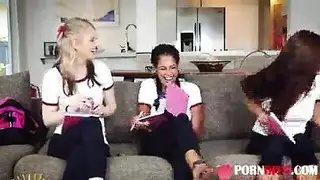 حلويات كارولينا: مثلية ثلاثية تأخذ قضيب أسود