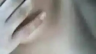 سحاق ثلاثي إباحي: ممارسة جنس ثلاثي عارية على السرير