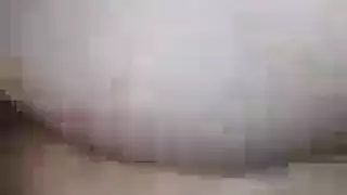 كوميديا جنسية بالخمر: قبلات مبللة وحلوق عميقة