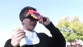 ناضجة شقراء ذات أثداء مترهلة تمتلئ بقضيب شاب سميك