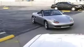 شاب ممتعث وفتاة في جنس عاطفي قوي