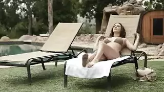 مساج عاري، جنس لساني، وهزات جماع صارخة