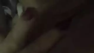 فتاة محبة للشعر أدريانا في مشهد جنسي صريح