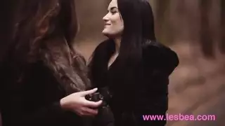 جنس فموي سحاقي مكثف: لسان يدخل مهبل ضيق