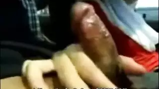 محجبة عراقية تلعب بزب جوزها في التاكسي