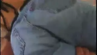 مؤخرة أم ساخنة ضخمة تمسك بقضيبي بوضعية الكلب