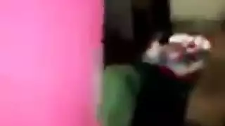 شقراوتان بقضيب صناعي