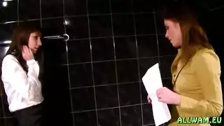 فيتيش إكس: عاهرات مرنة تأخذ قضبان سوداء عملاقة في كل فتحة