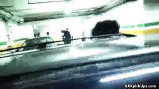 جنس عاطفي حار: قضيبه يحفر في مؤخرتها الرائعة
