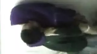 بورن محجبات: تحشر، ترفع، وتملأ على الحائط