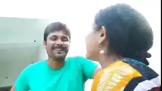 تدعك كس صديقتها بسخونة