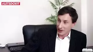 انها تنتهي في الوقوع في الحب مع رئيسها