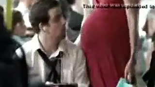 أقدام صنم كثير الشعر