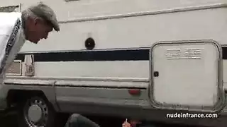 تتناك من كسها وطيزعا بنفس الوقت
