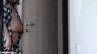 سائح يمارس الجنس مع معالجة التدليك بعد جلسة مثيرة