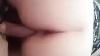 ممارسة جنس جماعي في العراء: اثنان من الهواة يبذلون قصارى جهدهم