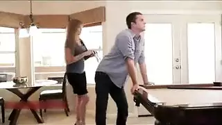 ضُبط وهو يمارس الجنس مع أخته، الأم تطالب باختراقها مزدوجًا