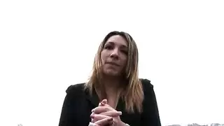 العاهرة الشهوانية تأخذ زب في طيزها مقابل النقود