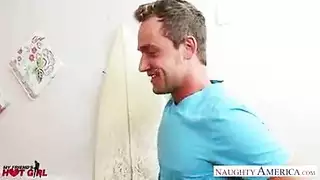 ميا مالكوفا تحصل على مهبلها الضيق مدمراً من قبل حبيبها الجديد