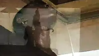 سحاقيات شقراء ضد سمراء: وليمة كس على الشاطئ