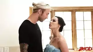 مشهد كيندرا لاست الساخن مع شاب في جنس صريح وقاسي