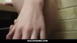 شهوة عائلية محرمة: شقيق وسيم يملأ كل الفتحات