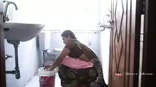 خالة هندية وابن أخيها يمارسان الجنس القوي في شقتها