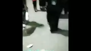 إثارة عباية الساتان الشفافة تؤدي لقذف حنجري ووضعية كلابية