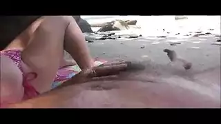كوبل أجنبي ساخن يمارسون السكس على شاطئ العراة