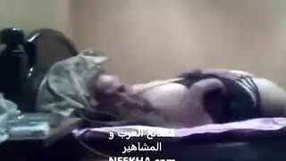 شقراء ساخنة في مقطع إباحي عربي تُمارس الجنس بشدة مع رجلها