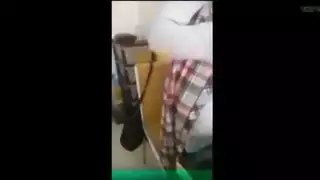 شريط سري: فتاة محجبة يتم تحفيزها وتصويرها بواسطة حبيبها
