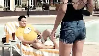 جسدها الناري يقطر بالمايوه الملتهب xxx كامل