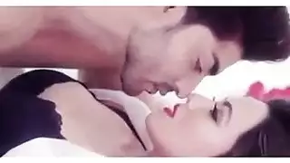 مص وقوف كلب ساخن مع المؤدية المثيرة