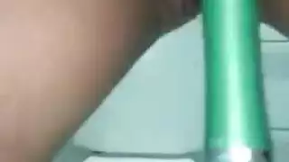 هاوية ساخنة تركب فرشاة حتى يرش كسها