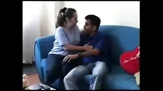 سكس عربي جماعي مجنون: فتاتان تأخذان قضيبًا صلبًا