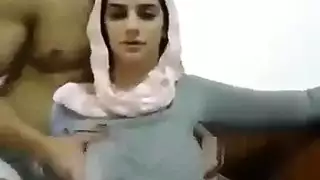 حصري: هاوية محجبة تتفاخر بثدييها الكبيرين وتتلقى القذف على وجهها