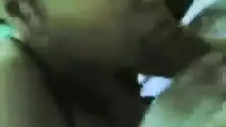 مصرية تخدم الزب ثم تركبه بوضعية الفارسة العكسية