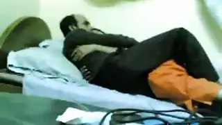بورنو عربي: يمارس الجنس مع فتاته بقوة على السرير