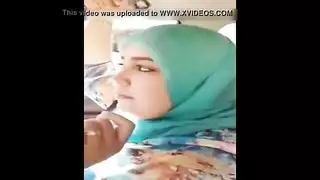 جمال محجّب يتحرر بشغف في مشهد تقبيل فرنسي