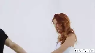  هذه الجميلة الكاراميلية عاهرة تتوق للسائل المنوي