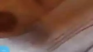 خادمة فلبينية تمارس جنسًا صارخًا مع عربي في غرفة النوم