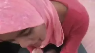 طيزها كبيرة تفتحها وتتناك فيها من زبر كبير جامد يمتعها