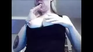 يخرج المنئ