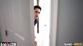 بعبصة الأم وهي نائمة مترجم